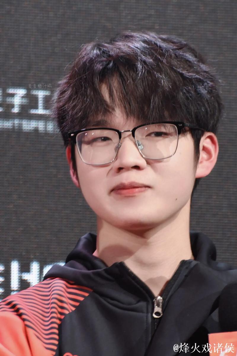 年度人气名场面提名:TJB-花花(陈玉萌)冷静应对抓准时机,枪雷齐发一敌四 年度人气名场面提名:TJB-花花(陈玉萌)冷静应对抓准时机,枪雷齐发一敌四