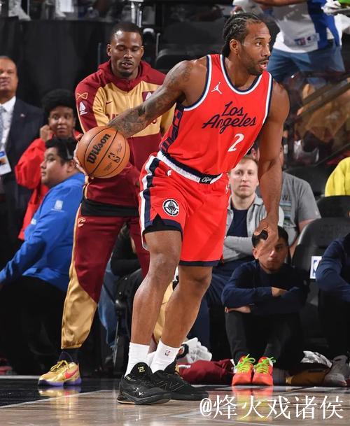 伦纳德脚踏黑金Kawhi4,斩获21分4篮板3助攻1抢断 伦纳德脚踏黑金Kawhi4,斩获21分4篮板3助攻1抢断